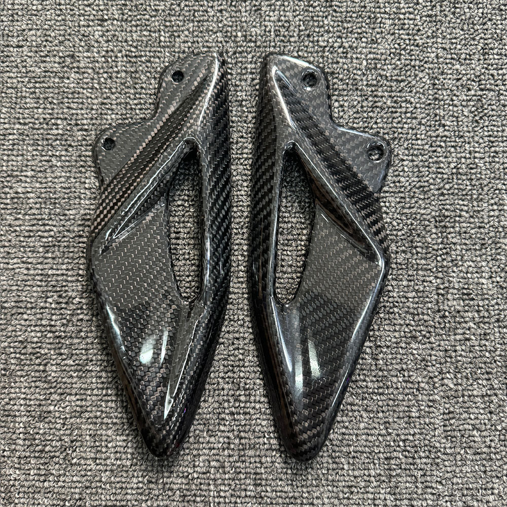 For Triumph Street Triple 660  - Crepe Pan Carbon 评论和价格
