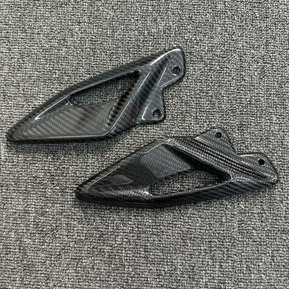 For Triumph Street Triple 660  - Crepe Pan Carbon 评论和价格